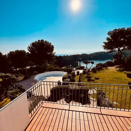 Avec Magnifique Vue Piscine Lac Et Mer Ref Rdl 113 Appartamento Saint-Raphaël